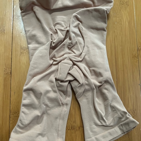 Skims Sculpting Above the Knee Shorts sz XXS/XS OCHRE color - Picture 4 of 6